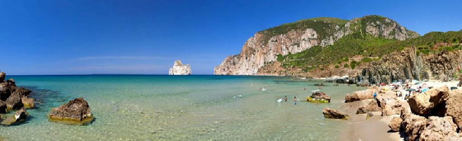 Spiagga Masua nel Sulcis della Sardegna